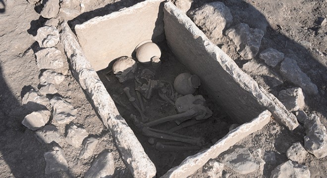 Çayönü Höyüğü'nde 5 bin yıllık sandık mezar bulundu