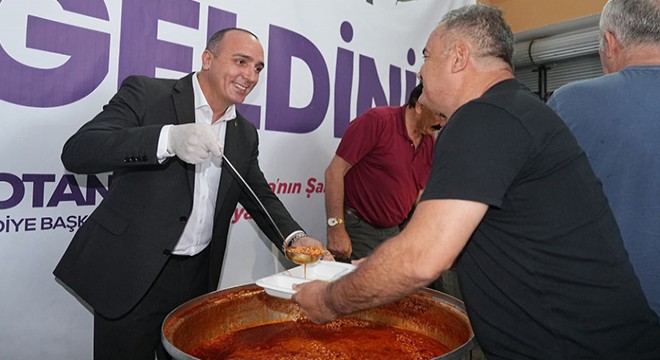 Cem Kotan, şenlikte Çandır Fasulyesi ikram etti