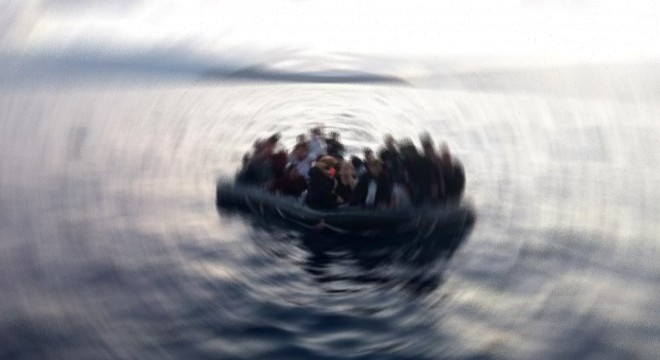 Çeşme'de 27 kaçak göçmen yakalandı