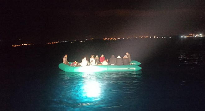 Çeşme'de 61 kaçak göçmen kurtarıldı