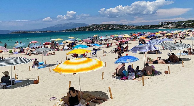 Çeşme plajları doldu