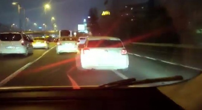 Cevizlibağ'da makas atan sürücüler kamerada