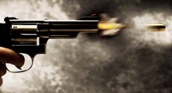Çevreye ateş açıp, 'Geliyorum beyler' diyerek tabancayla intihar etti