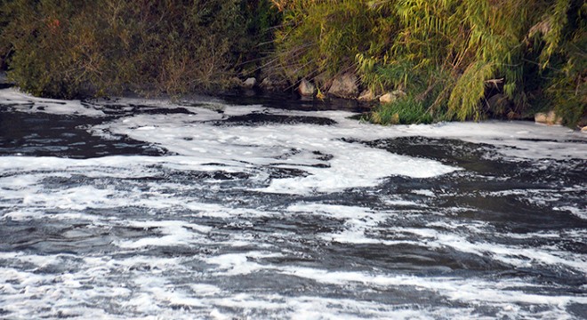 Ceyhan Nehri’nde köpük tedirginliği