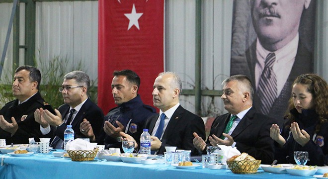 Cezaevinde iftar programı