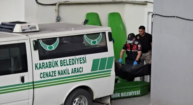 Cezaevinden izinli çıkıp, eşinin evini ateşe verdi