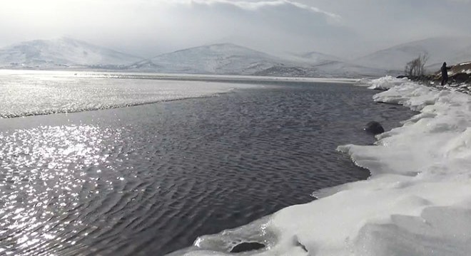 Çıldır Gölü'nde iki farklı manzara