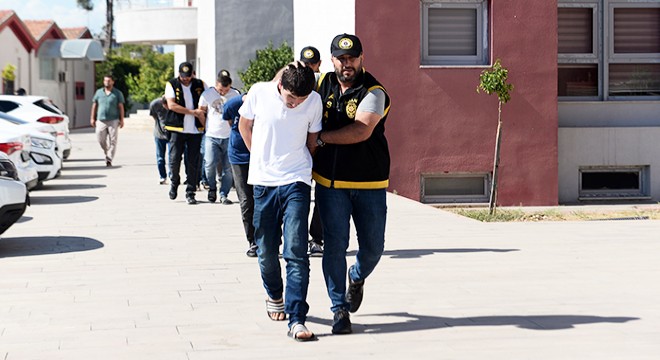 Cinayeti, cesedin üzerine örtülen kırmızı örtü aydınlattı