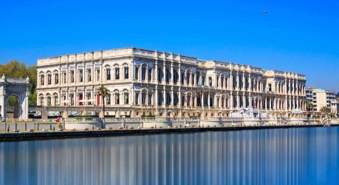 Çırağan Sarayı'nın otel bölümünde yangın