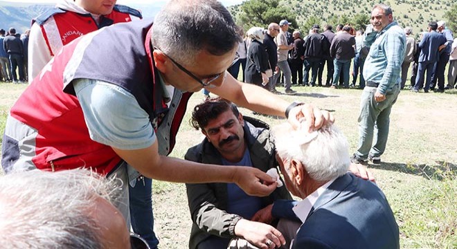 Cirit gösterisinde başlarına sopa isabet eden izleyiciler yaralandı