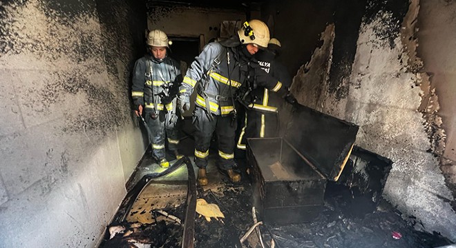 Çocuk odasında çıkan yangını itfaiye söndürdü