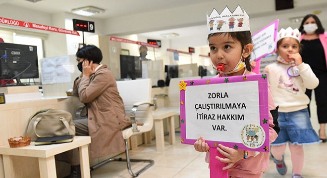 Çocuklar, 'hakları' için dövizli, düdüklü eylem yaptı