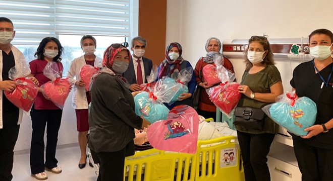 Çocuklara kalp yastık hediyesi
