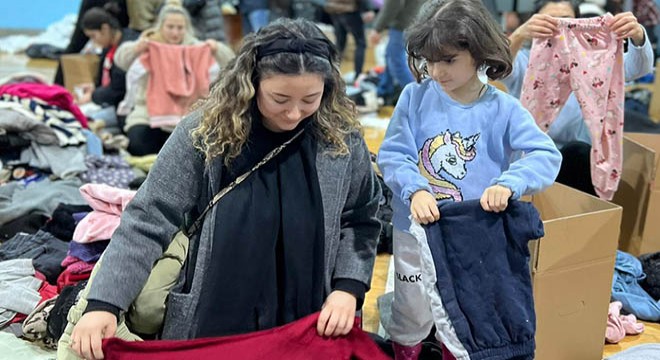 Çocuklardan depremzedeler için yardım