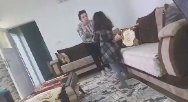 Çocuklarını döven karısını görüntüleyip şikayet etti