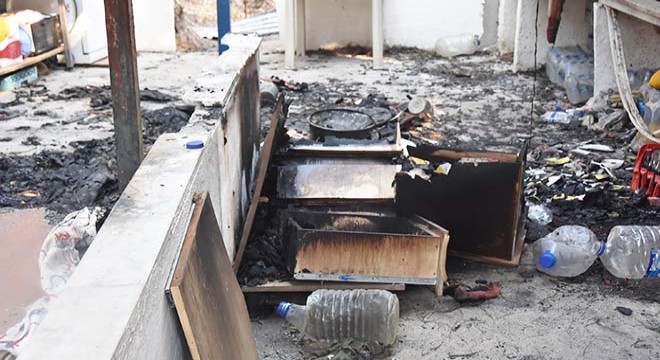 Çökertme Koyu'ndaki Mandıra Filozofu'nun evi alevlere teslim