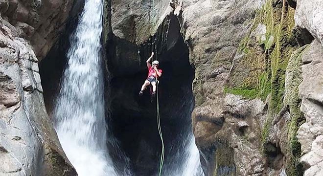 Çona Kanyonu'nda 12 şelale keşfedildi