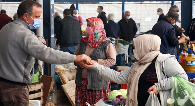 Cuma pazarındaki yoğunluk tedirginlik yarattı