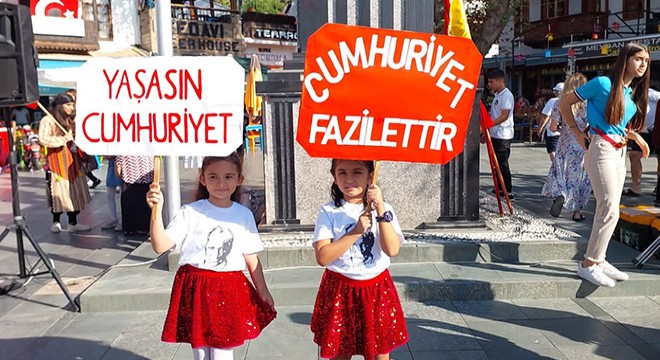 Cumhuriyet Bayramı Kaş'ta coşkuyla kutlandı