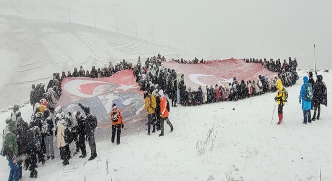 Dağcılar, Cumhuriyet tırmanışında tipiye yakalandı