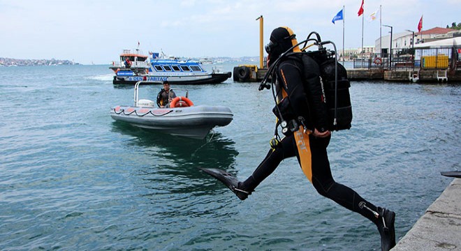 Dalgıçlardan deniz temizliği