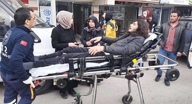 Davalı aileler adliye önünde kavga etti: 3 yaralı