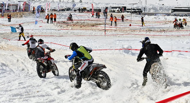 Davraz Motosnow yarışları nefes kesti