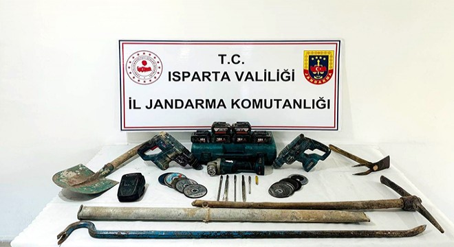 Define ararken yakalandılar