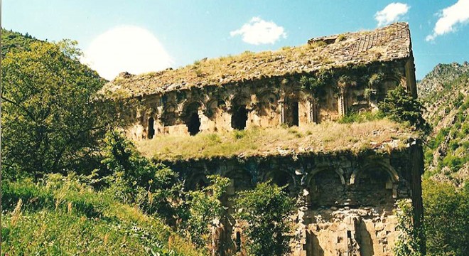 Definecilerin talan ettiği manastır restore edilecek