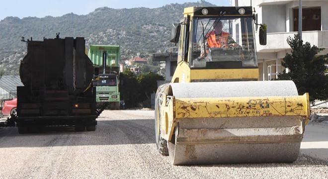 Demre'de Gökyazı mahallesine asfalt