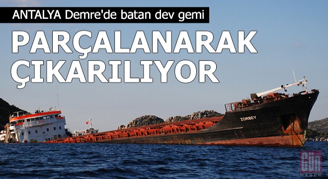 Demre'de, batan dev gemi parçalanarak çıkarılıyor