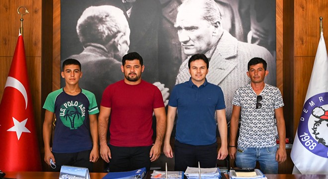 Demreli güreşçiler Kırkpınar'a uğurlandı