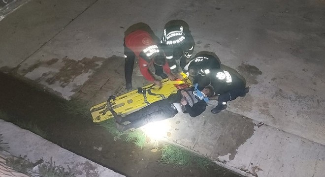 Dengesini kaybedip düştüğü çayda yaralandı