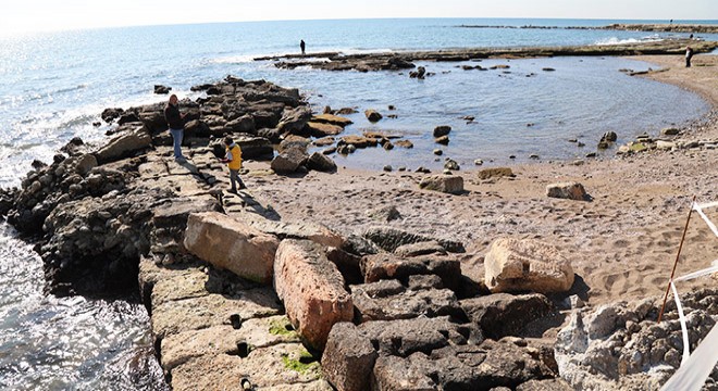 Deniz çekildi, antik liman ortaya çıktı