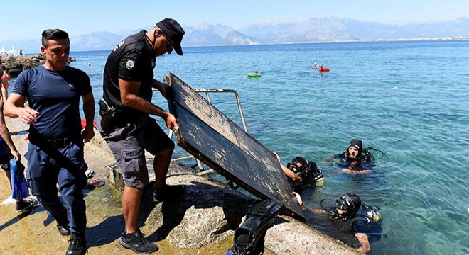 Deniz dibi temizliği için daldılar