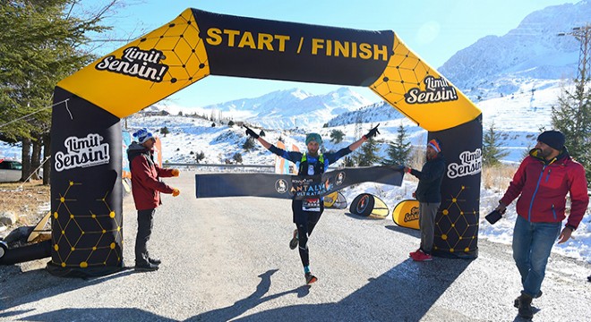 Deniz kenarında başlayan maraton kayak merkezinde tamamlandı