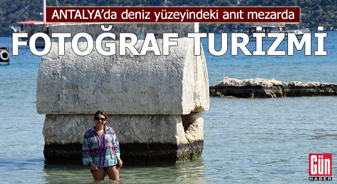 Deniz yüzeyindeki anıt mezarda 'fotoğraf' turizmi