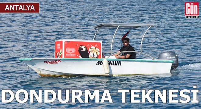 Deniz ortasında dondurma teknesi