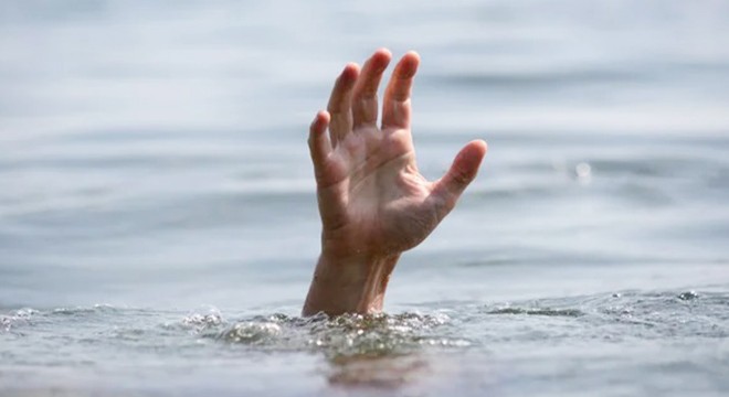 Denize düşen 4 göçmenden 1 i boğuldu