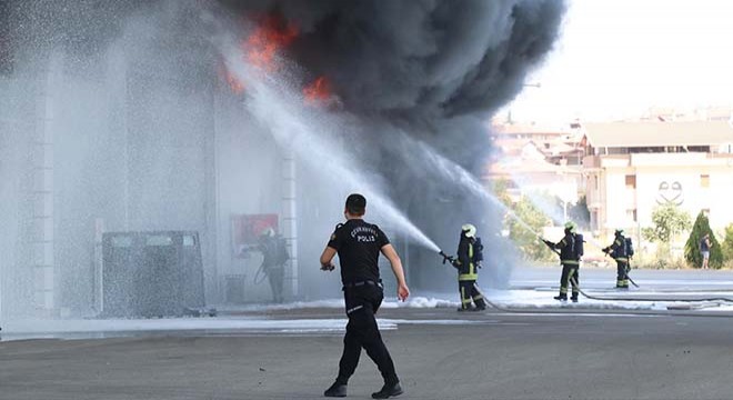 Denizli Emniyet Müdürlüğü'nün lojistik deposunda yangın