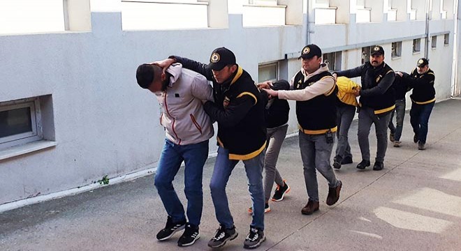 Deprem bölgesinde hırsızlık yapan 12 kişi yakalandı