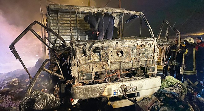 Deprem bölgesine giden yardım TIR'ı yandı