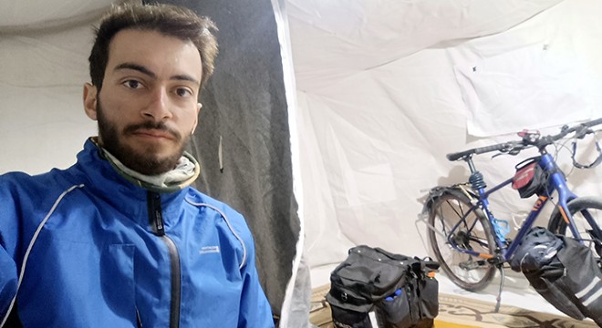 Deprem bölgesini görmek için Türkiye’ye pedal çevirdi