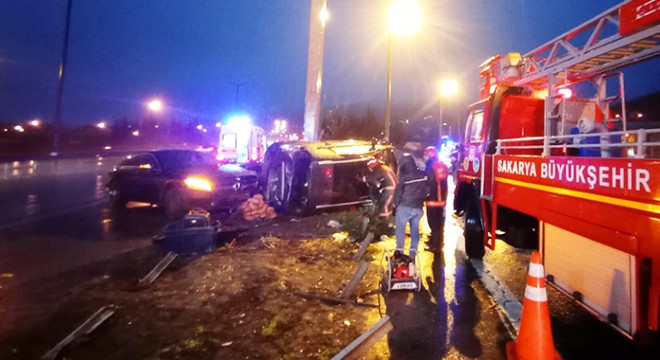 Deprem bölgesine giderken kazada yaralandılar