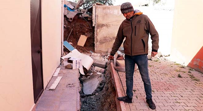 Depremde binanın yönü değişmiş