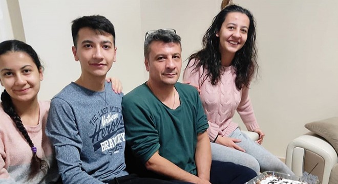 Depremde hayatını kaybeden anne ve 3 çocuğu toprağa verildi