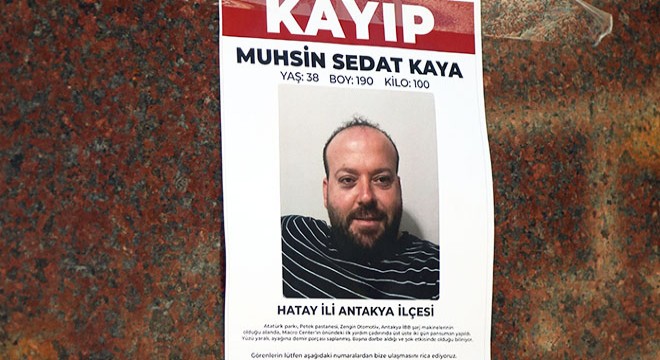 Depremde kaybolan yakınlarını ilanla arıyorlar