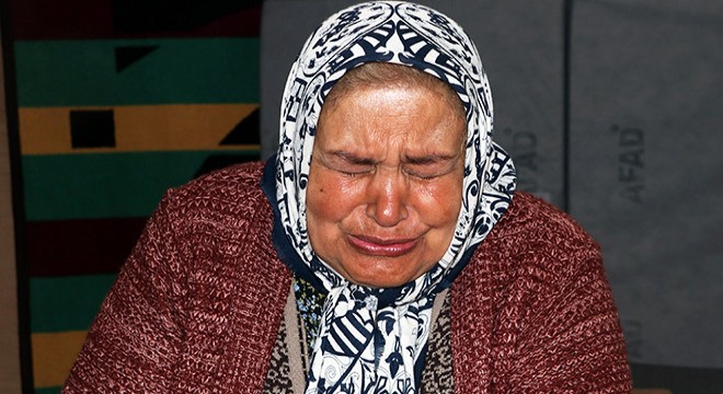 Depremde oğlu ve 2 torununu kaybetti