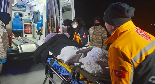 Depremde yaralanan 30 kişi uçak ile İstanbul'a getirildi