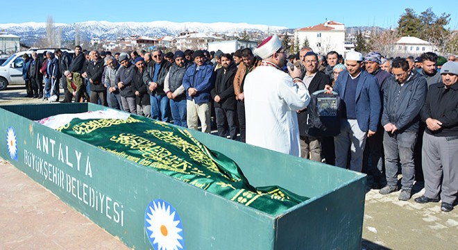 Depremde yaşamını yitiren Ümmühan öğretmen defnedildi